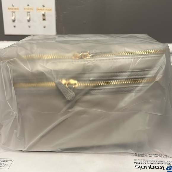 NEW Trish McEvoy travel make up bag - Picture 6 of 7